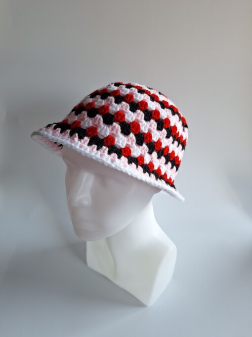 Gehaakte bucket hat 'Sassy Valentine'