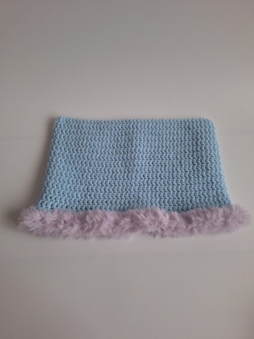 Gehaakte muts met imitatiebont 'Baby blue & lilac'