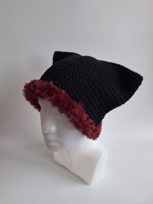 Gehaakte muts met imitatiebont 'Black & burgundy'