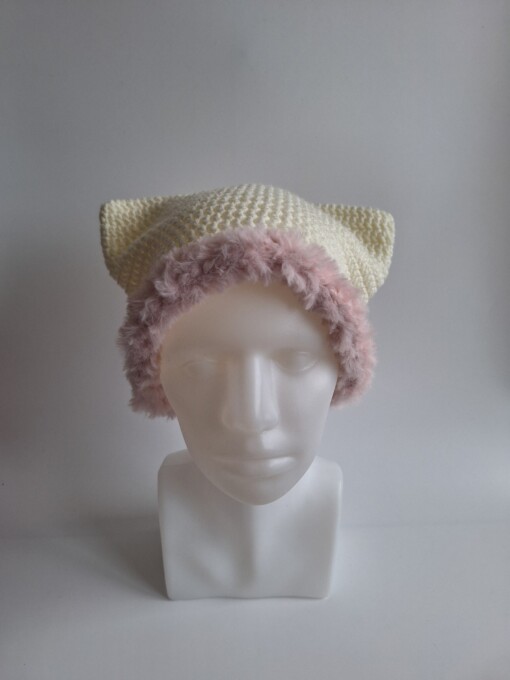 Gehaakte muts met imitatiebont 'Cream & light pink'