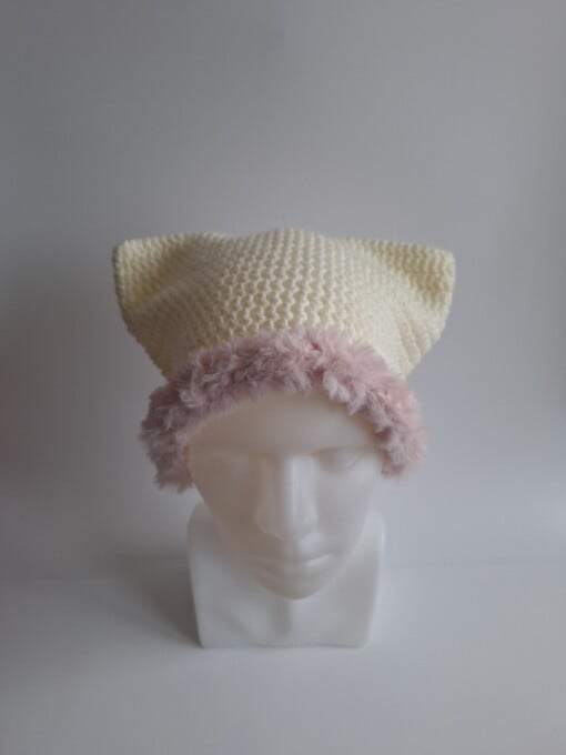 Gehaakte muts met imitatiebont 'Cream & light pink'