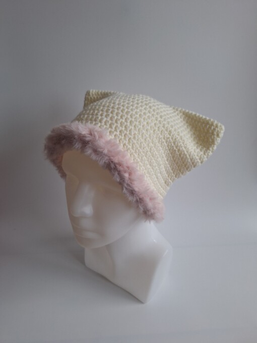 Gehaakte muts met imitatiebont 'Cream & light pink'