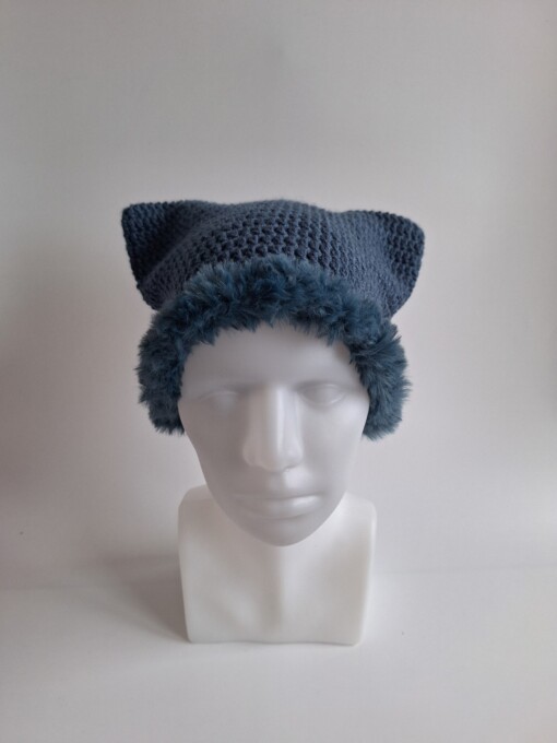 Gehaakte muts met imitatiebont 'Denim blue'