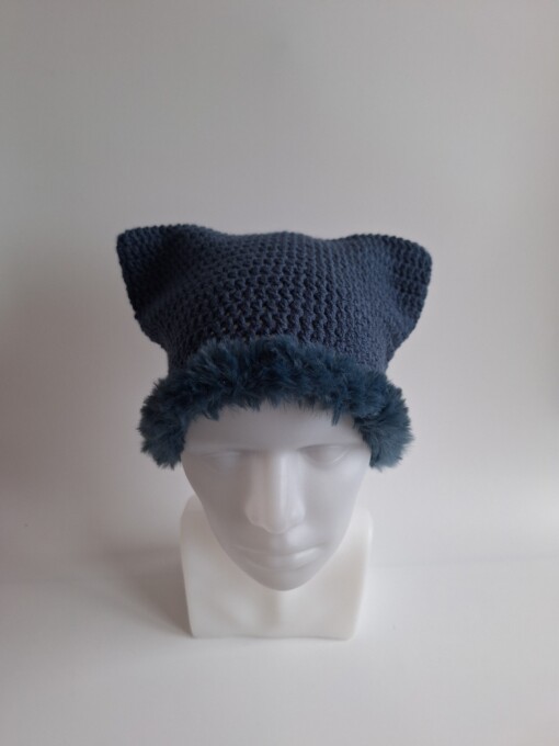 Gehaakte muts met imitatiebont 'Denim blue'