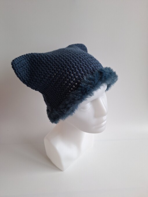 Gehaakte muts met imitatiebont 'Denim blue'
