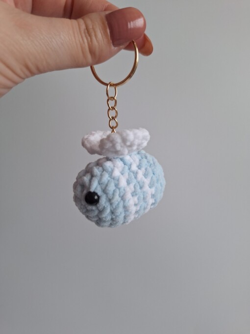 Gehaakte sleutelhanger 'Light blue & white bee'