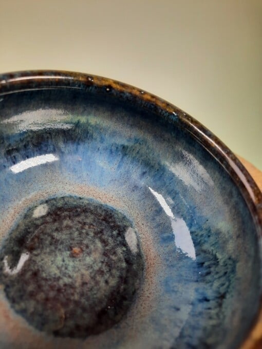 Handgemaakte keramiek op draaischijf, schaaltje 'Blauwe bollie'