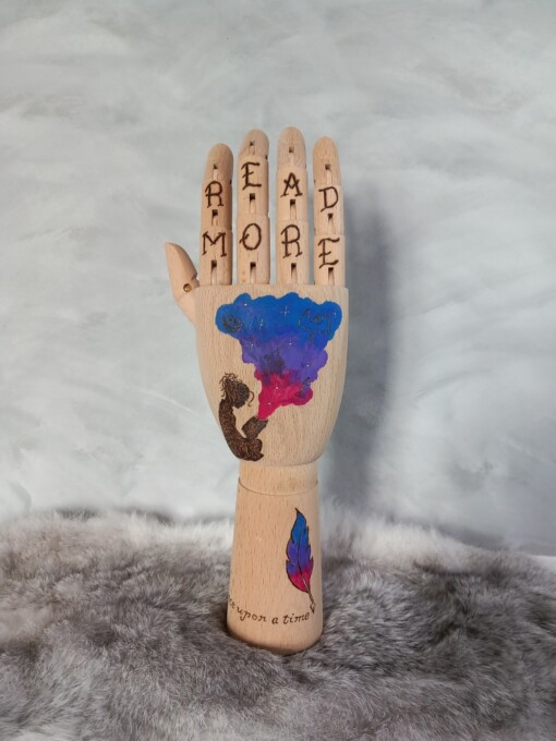 Kunst houten hand lezend meisje