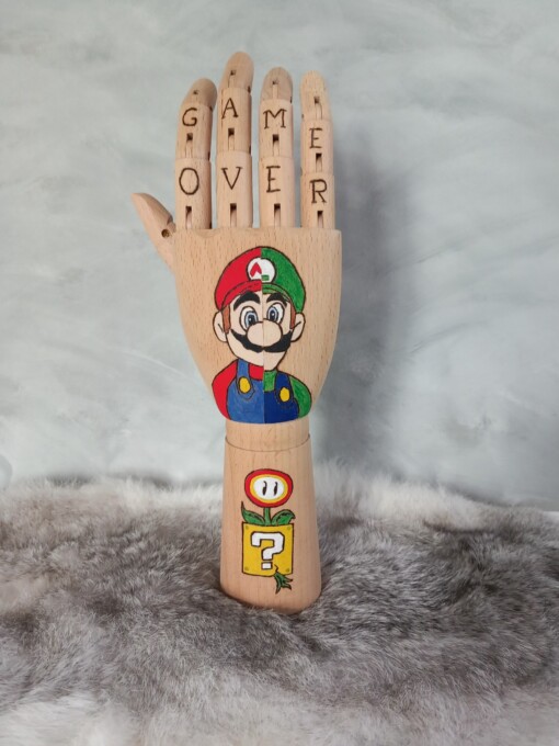 Kunst houten hand mario en luigi