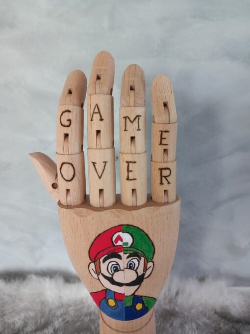 Kunst houten hand mario en luigi