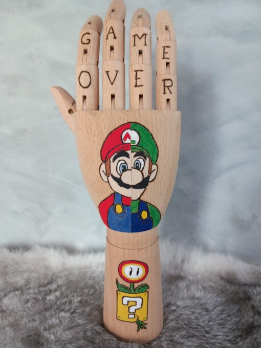 Kunst houten hand mario en luigi
