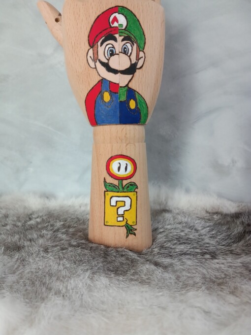 Kunst houten hand mario en luigi