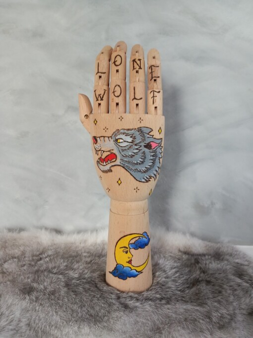 Kunst houten Tattoo hand Wolf