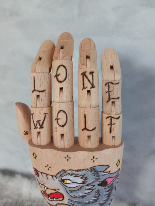 Kunst houten Tattoo hand Wolf
