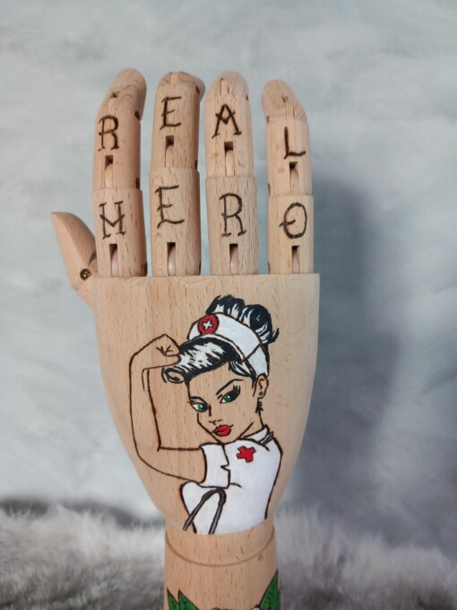 Kunst houten Tattoo hand nurse