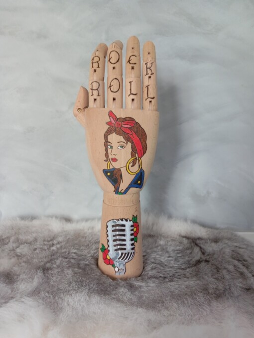 Kunst houten Tattoo hand rock and roll