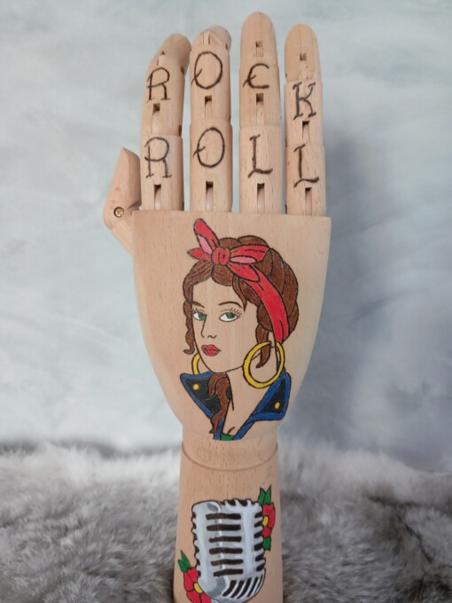 Kunst houten Tattoo hand rock and roll