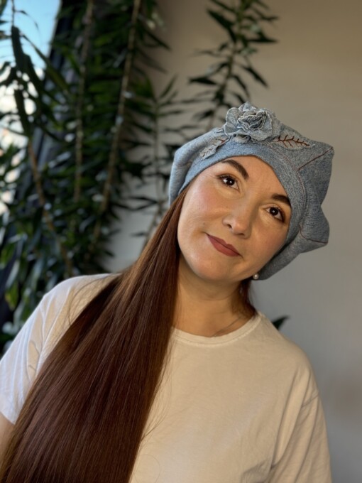 denim baret met bloem