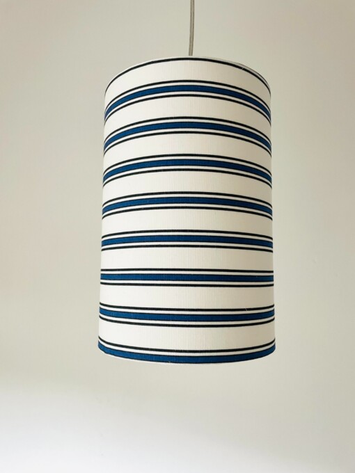 Unieke,, duurzame blauw/witte hanglamp - handgemaakt van tweedehands kleding