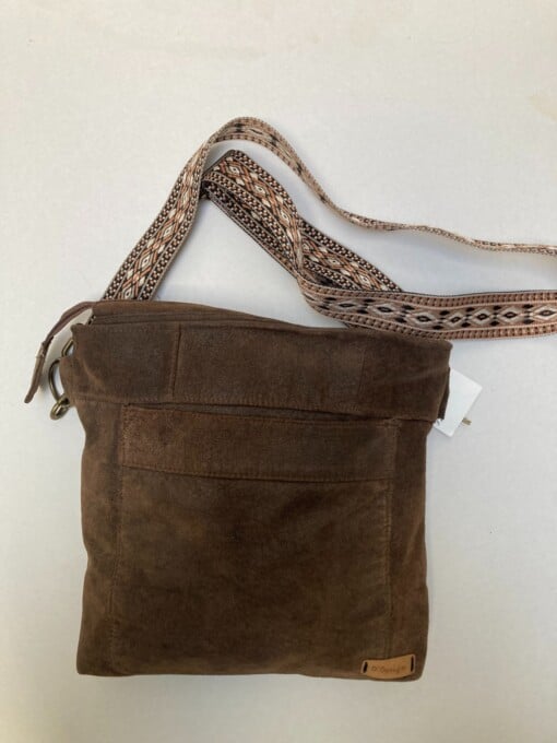 Donker bruine suede schoudertas gemaakt van vintage suede rok met nepbont