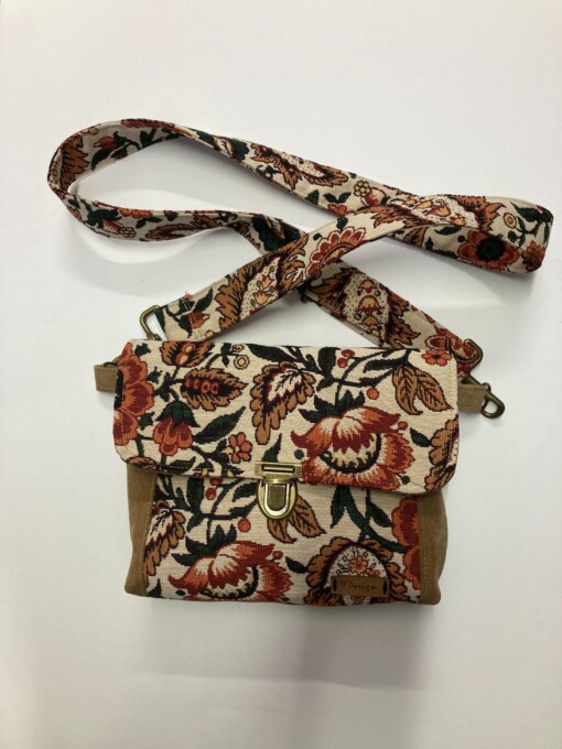 Ruime schoudertas gemaakt van een vintage suede jas met damast bloemenprint