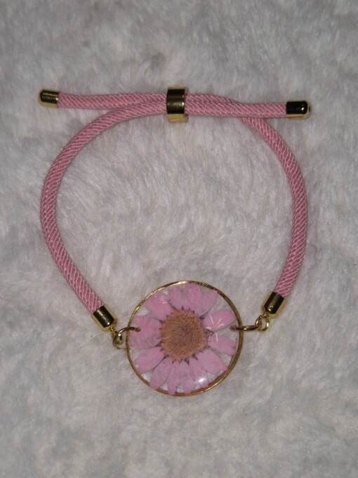 Adjustable resin armband