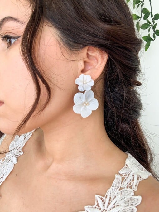Alexia- Statement oorbellen met 2 bloemen
