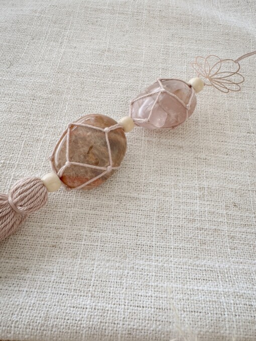 Becoming a mom hanger,  edelsteen hanger met rozenkwarts en maansteen