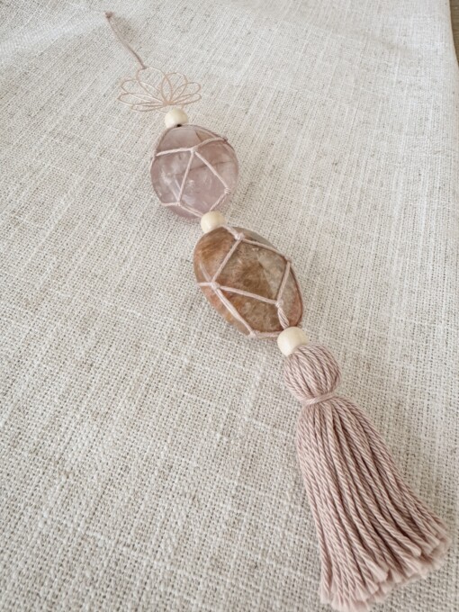 Becoming a mom hanger,  edelsteen hanger met rozenkwarts en maansteen