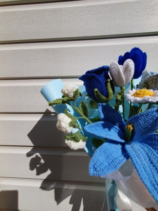 Blauw gehaakt boeket