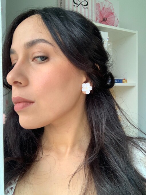 Dainty Witte bloemjes oorbellen van klei