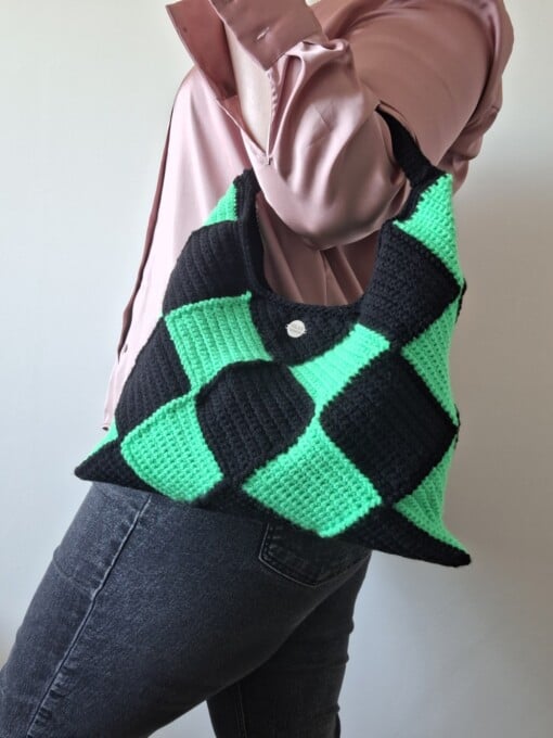 Gehaakte checker handtas 'Zwart en neon groen'