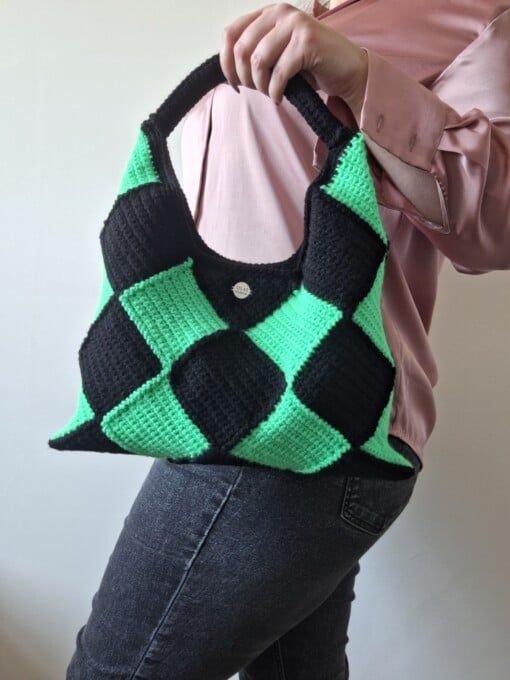 Gehaakte checker handtas 'Zwart en neon groen'