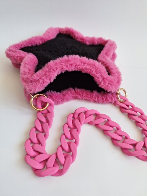Gehaakte tas 'Black & pink furry star'