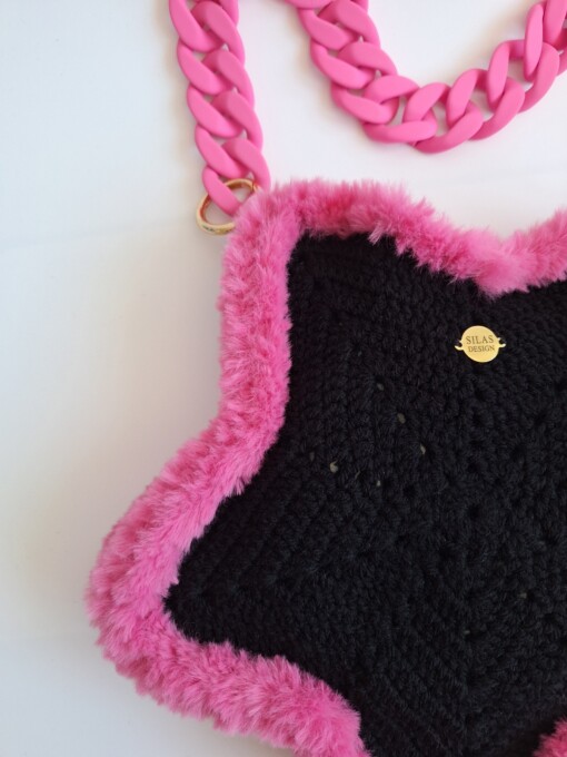 Gehaakte tas 'Black & pink furry star'