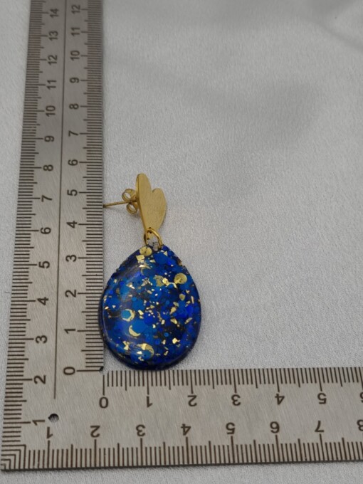 Handgemaakte epoxy oorbellen - koningsblauwe glittermix