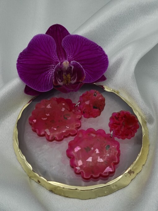 Handgemaakte epoxy oorbellen 'schulp' - roze