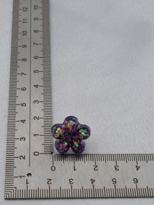 Handgemaakte epoxy oorstekers 'bloem facet' - glittermix