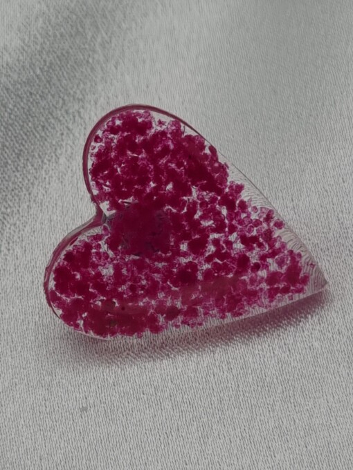 Handgemaakte epoxy oorstekers 'hart groot' - roze flakes
