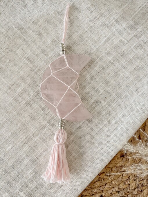 Rozenkwarts maan hanger. Liefde, harmonie en emotionele heling