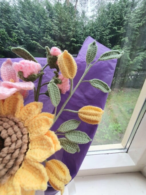 Gehaakte zonnebloem lily boeket