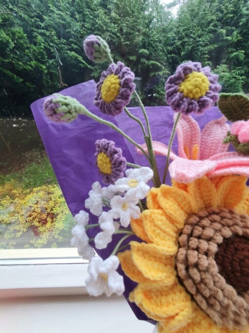 Gehaakte zonnebloem lily boeket