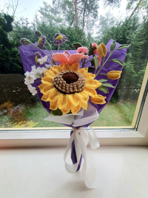 Gehaakte zonnebloem lily boeket