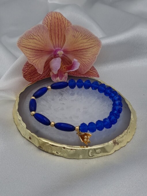 Handgemaakte armband met vergulde bedel - koningsblauw
