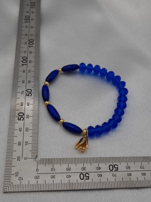 Handgemaakte armband met vergulde bedel - koningsblauw
