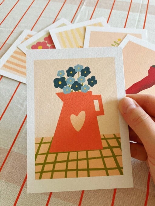 Kan met blauwe bloemen kunstkaart - liefdevol boeket illustratie | A6 print 10x15 cm