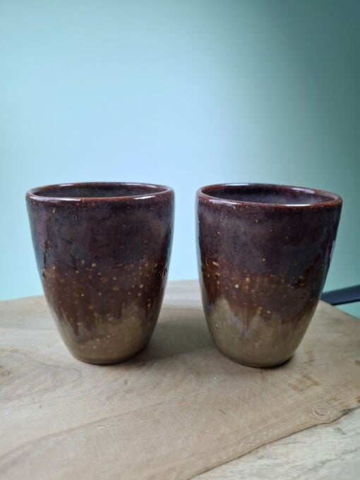 2 keramiek koffiebekers Merlot