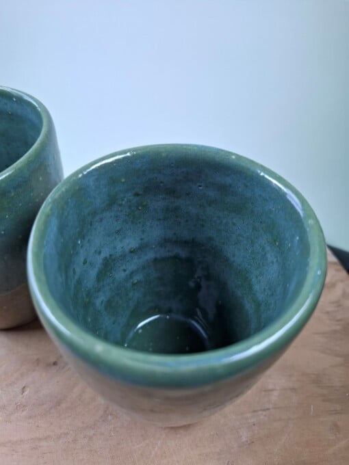 2 keramiek koffiebekers Sage