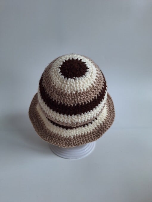 Gehaakt baby zonnehoedje 'Bruin, crème en beige'