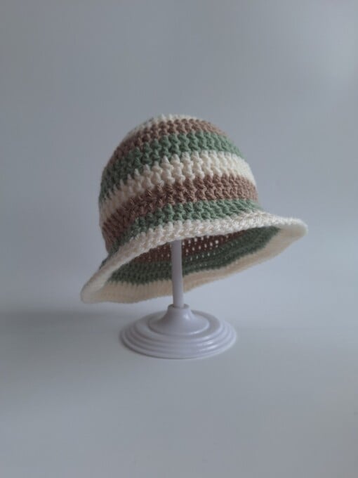 Gehaakt baby zonnehoedje 'Sage, crème en beige'